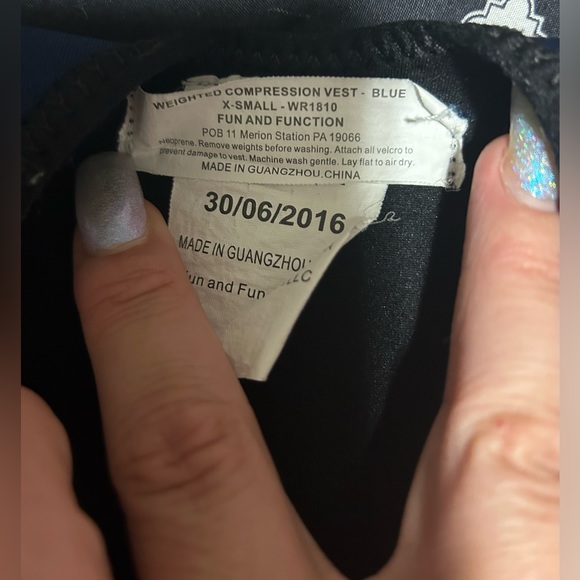 Small kid velcro navy blue weighted compression vest - removable weights - Picture 8 of 9